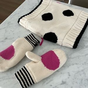 Lululemon Snood Scarf Mitten set pink black